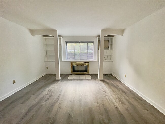 Building Photo - 30 Juniper Rd