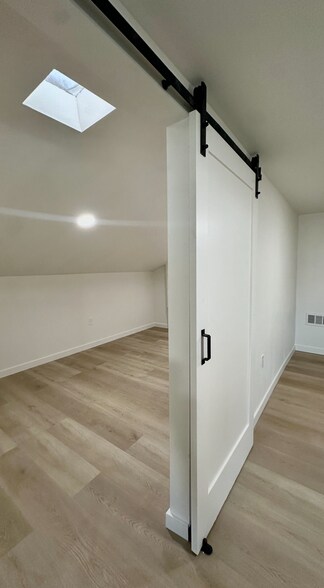 Building Photo - 2721 W Olive Ave