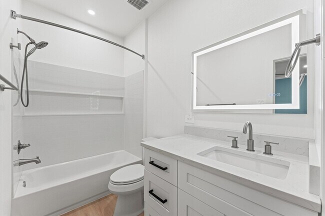 Building Photo - 1325 35th St