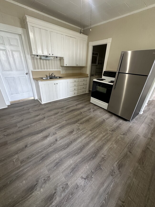 Primary Photo - 73 Mt Pleasant Ave