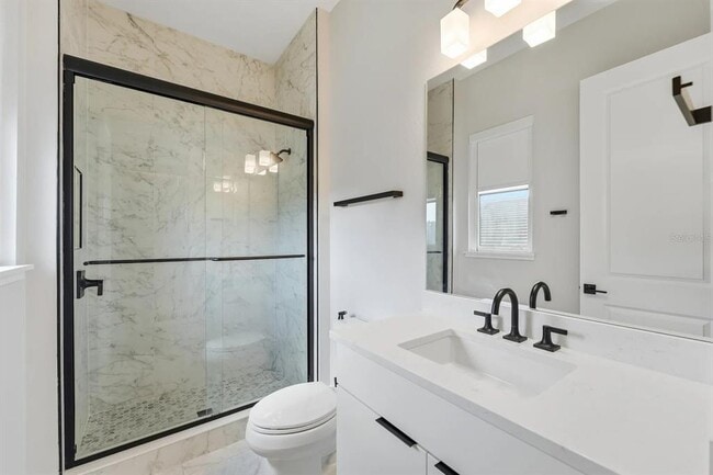 Building Photo - 16004 Pendio Dr