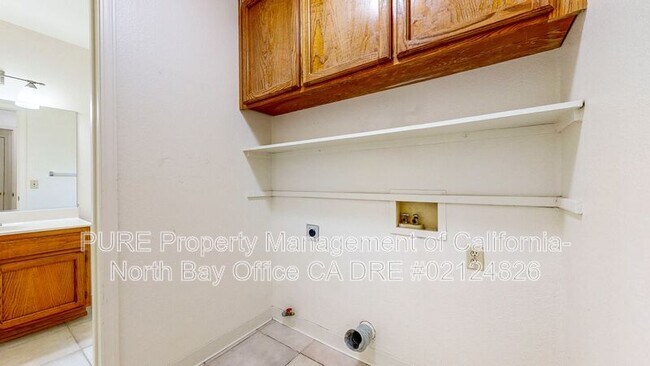 Building Photo - 2070 Pinercrest Dr