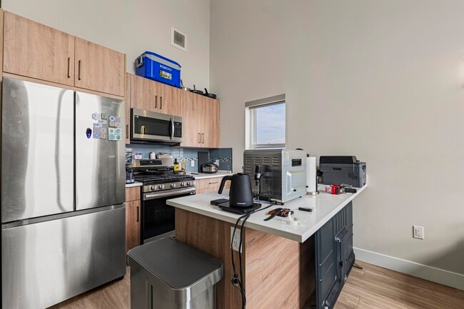 Building Photo - 212 70th St