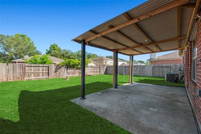 Building Photo - 16602 Grenada Falls Dr