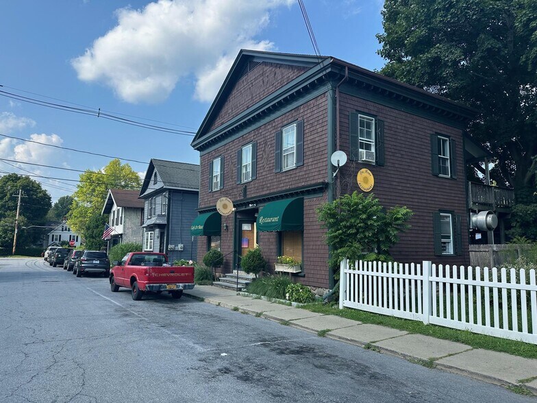 Building Photo - 152 Church St