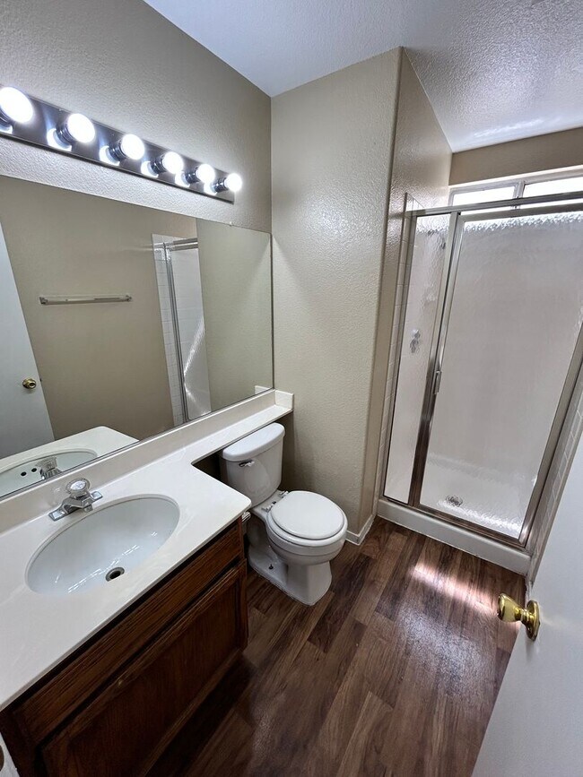 Building Photo - Gorgeous 4-bedroom home with a pool!