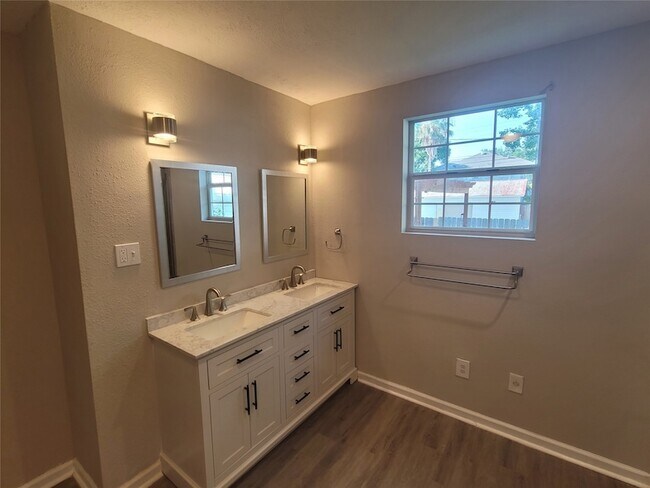 Building Photo - 3919 Avenue O