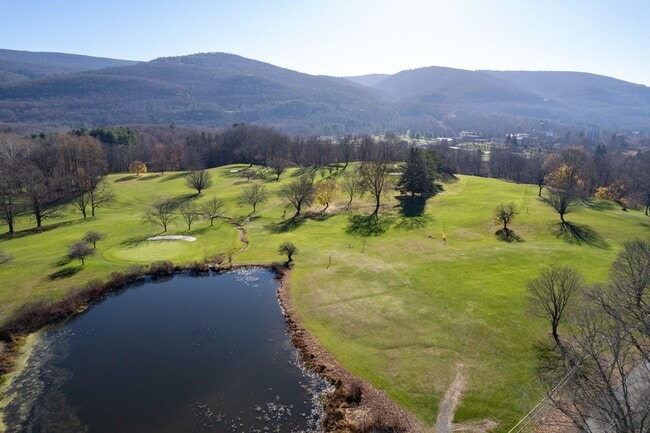 Building Photo - Emerald Pond Estates | 2 bedroom, 1 Bathro...