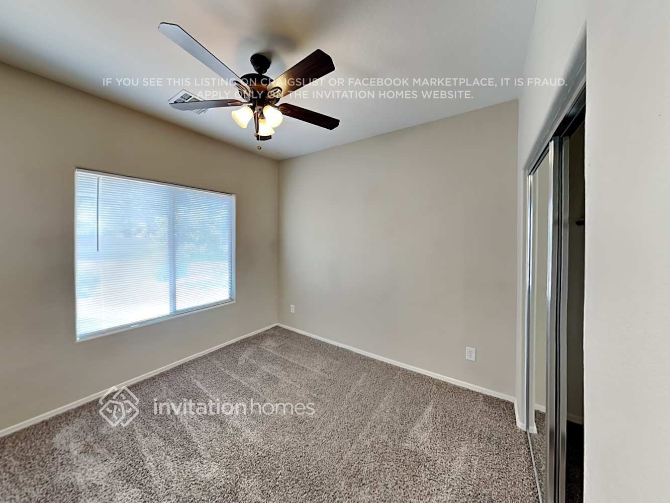 Building Photo - 686 E Payton St