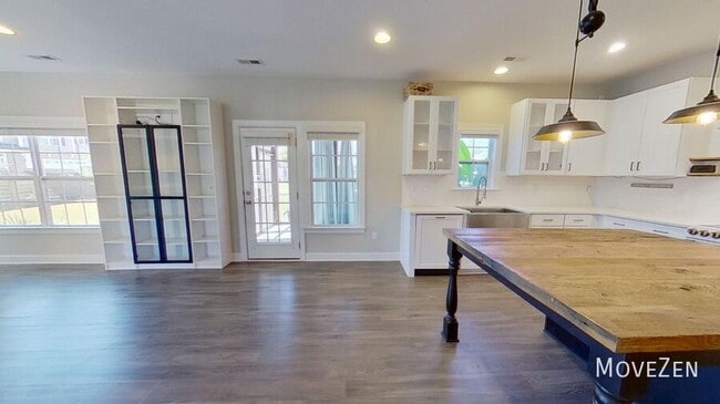 Building Photo - 1136 Valley Dale Dr