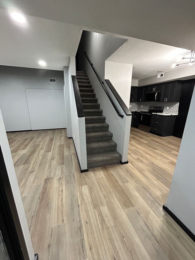 Building Photo - Unique two bedroom 1 1/2 bath with additio...