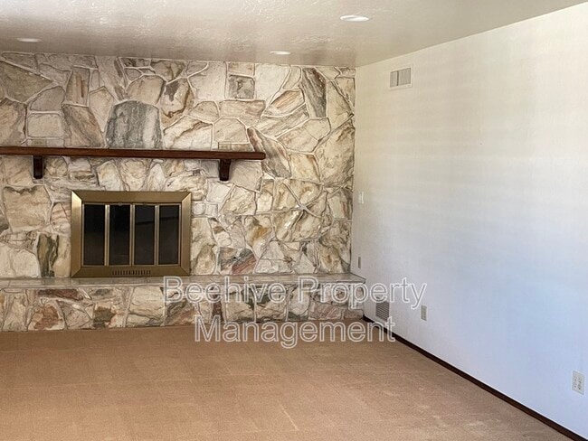 Building Photo - 1420 N Center St