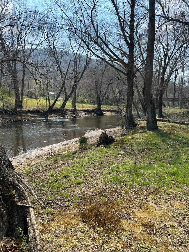 Building Photo - 2615 Rolling River Dr