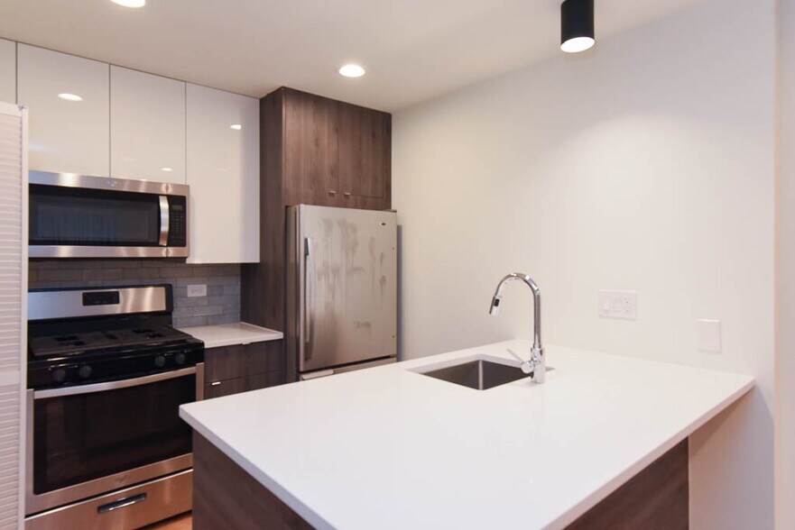 Building Photo - 843 W Grace St