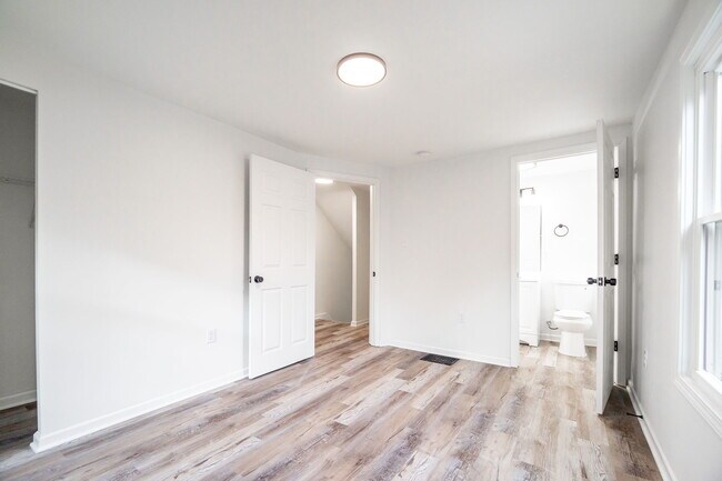 Building Photo - 210 Brehl Ave