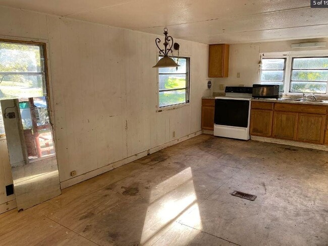 Building Photo - 100 Tonys Ln