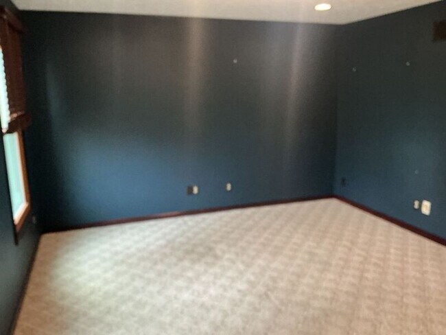 Building Photo - 1851 Foxhollow Dr