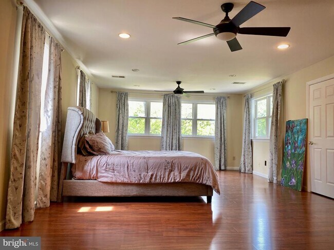 Building Photo - 99 Ivy Ave