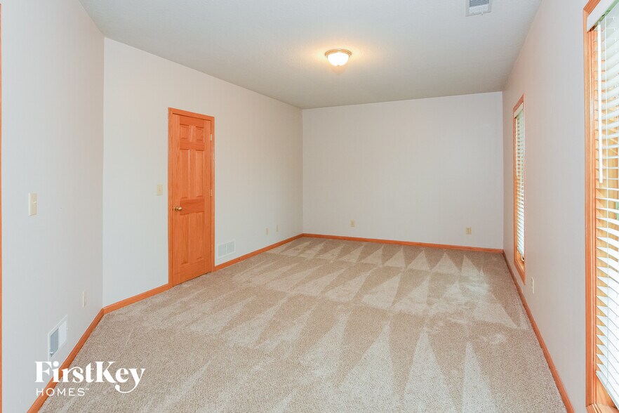 Building Photo - 15541 Pine Ridge
