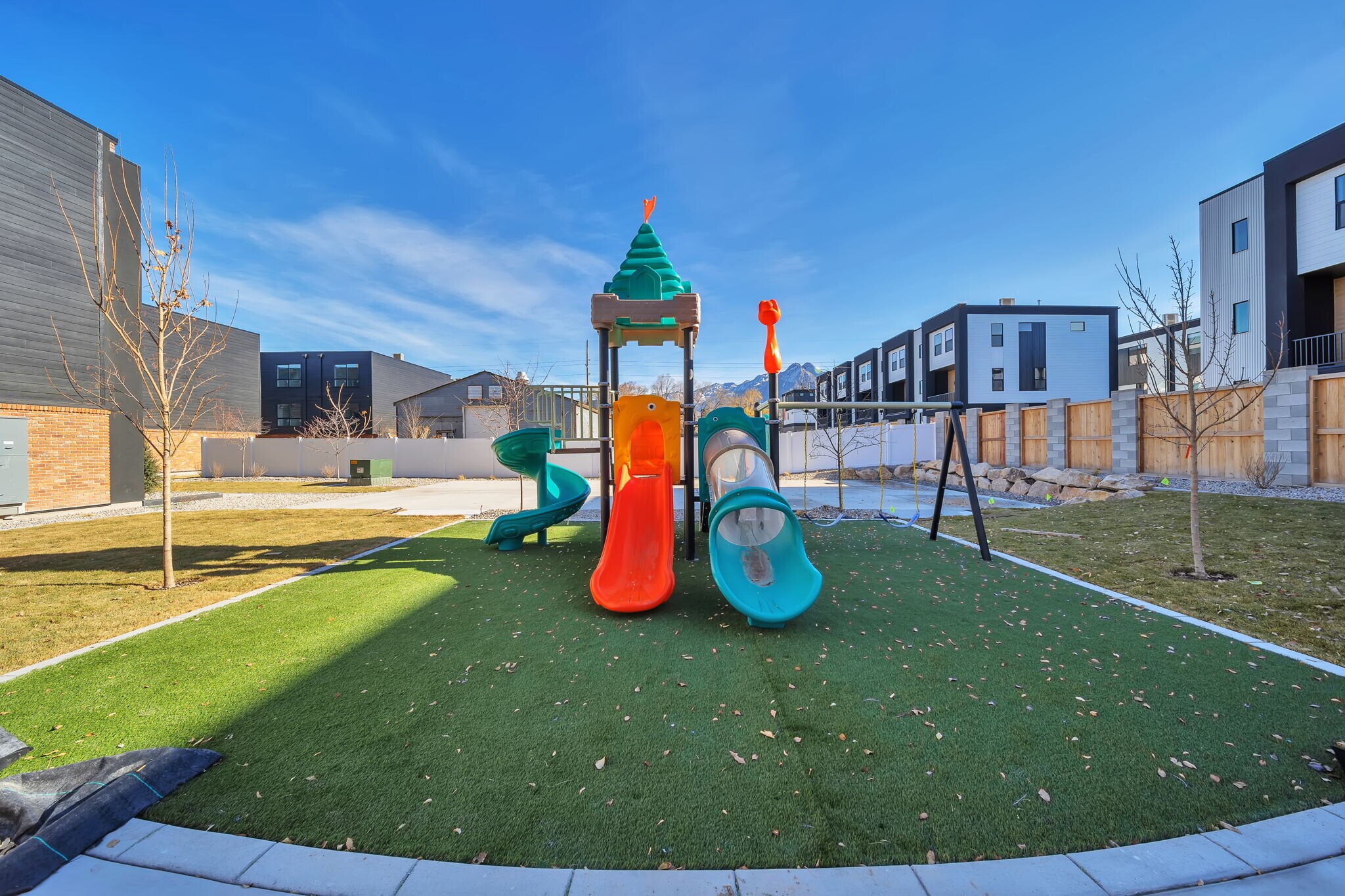 Building Photo - 884 E Rowley Dr