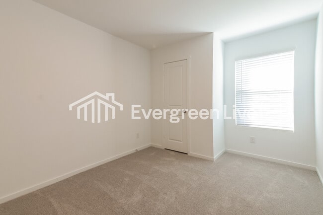 Building Photo - 832 Dressage Ln