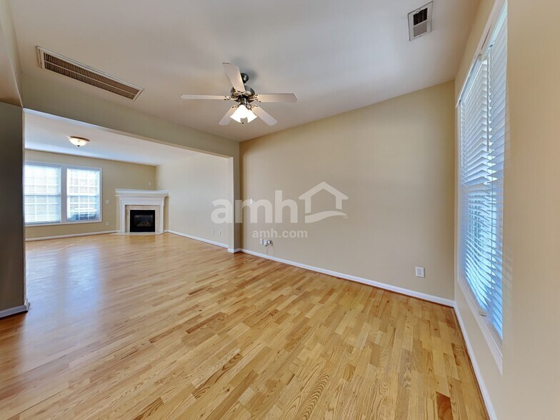 Building Photo - 129 Longbay St