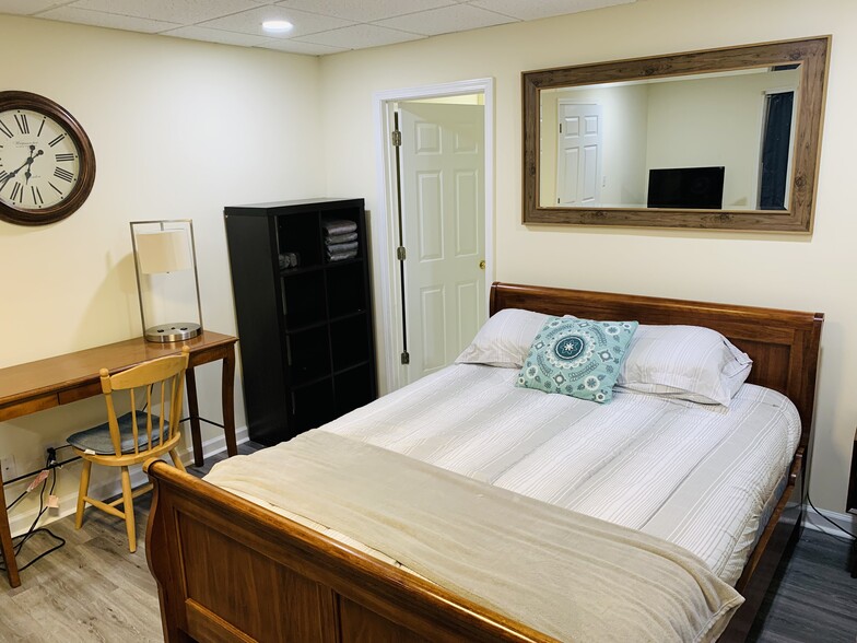 A welcoming retreat perfect for relaxation after a productive day. This room features ample natural - 2337 Ashmel Ct SW