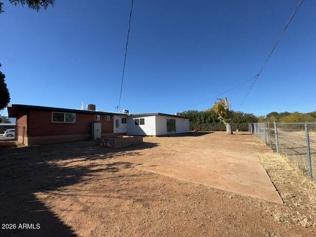 Building Photo - 1397 Andrea Dr