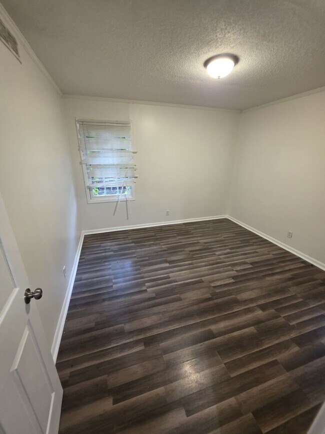 Building Photo - Affordable 3 Bedroom 1 Bath Home