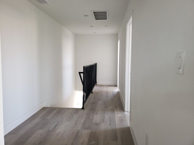Building Photo - AVALON (10960)