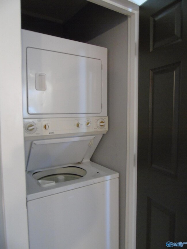 Building Photo - 303 McCullough Ave NE