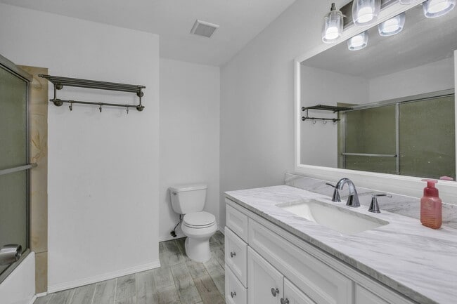 Building Photo - Three bedroom plus bonus room, and 2.5 bat...