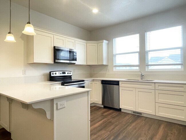 Building Photo - Beautiful Poolside Townhome at The Exchange!