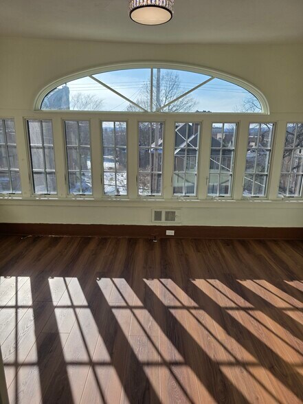 Building Photo - 727 Hill Ave