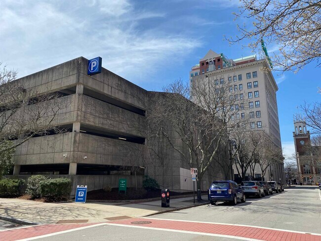 Building Photo - 875 Elm St
