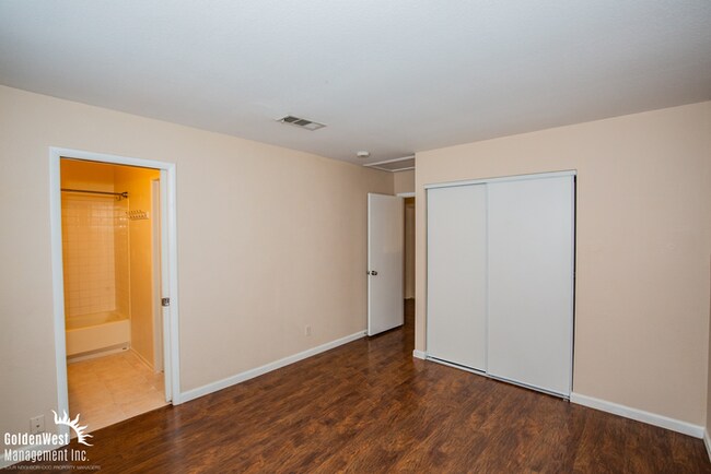 Building Photo - Spacious 3Bdm 2.5Ba Two-Story Home next to Queensridge!