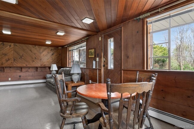 Building Photo - 353 Candlestick Hill Rd