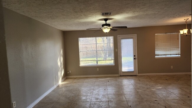 Building Photo - 9908 Thrush St