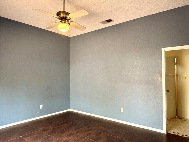 Building Photo - 2139 Cervin Blvd