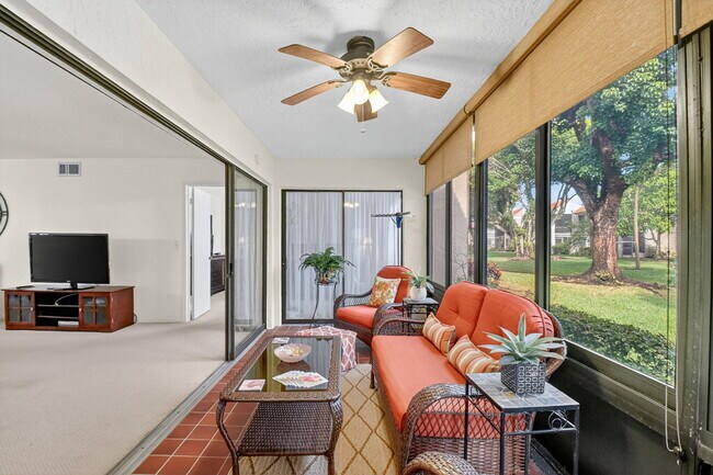 Building Photo - 5560 Fairway Park Dr