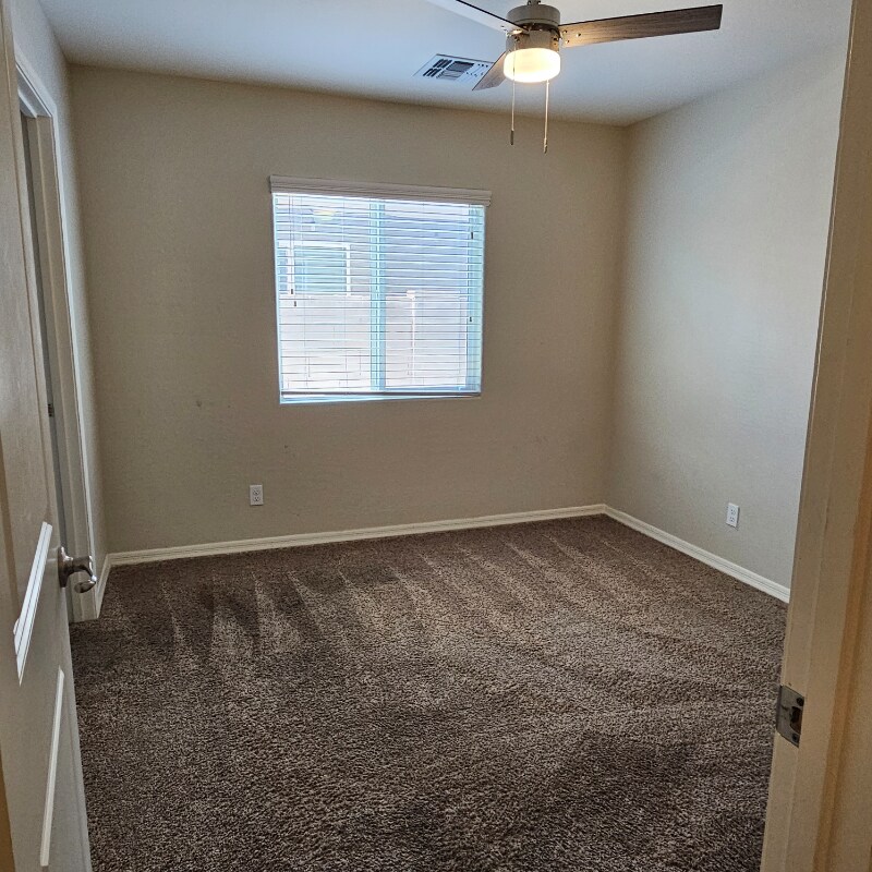 Building Photo - 2751 W Sunland Ave