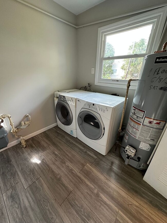 Building Photo - 3 Bed 2 bath Kensignton Rancher