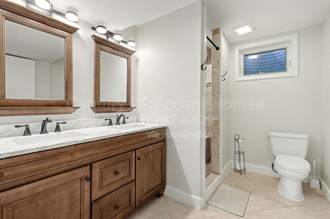 Building Photo - 3107 Valley Ln