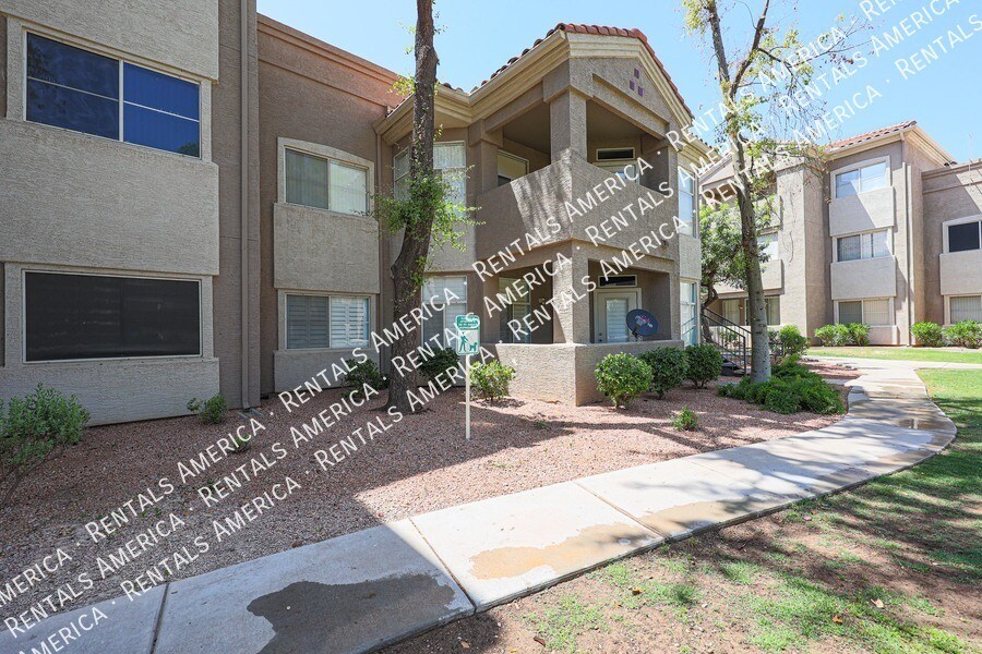 Building Photo - 3830 E Lakewood Pkwy E