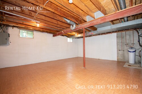 Building Photo - 2116 E 144th St