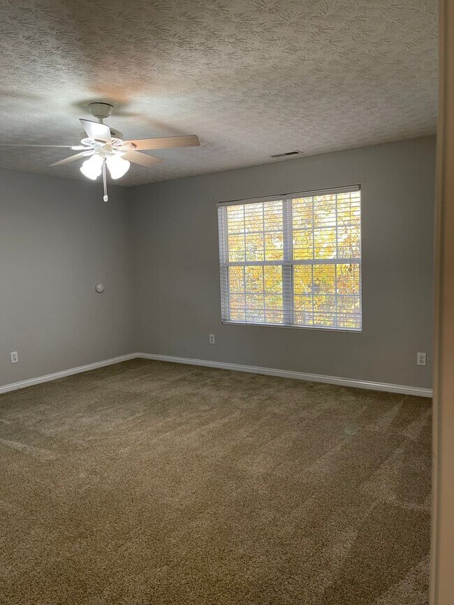 Building Photo - 7128 Blue Stream Ct