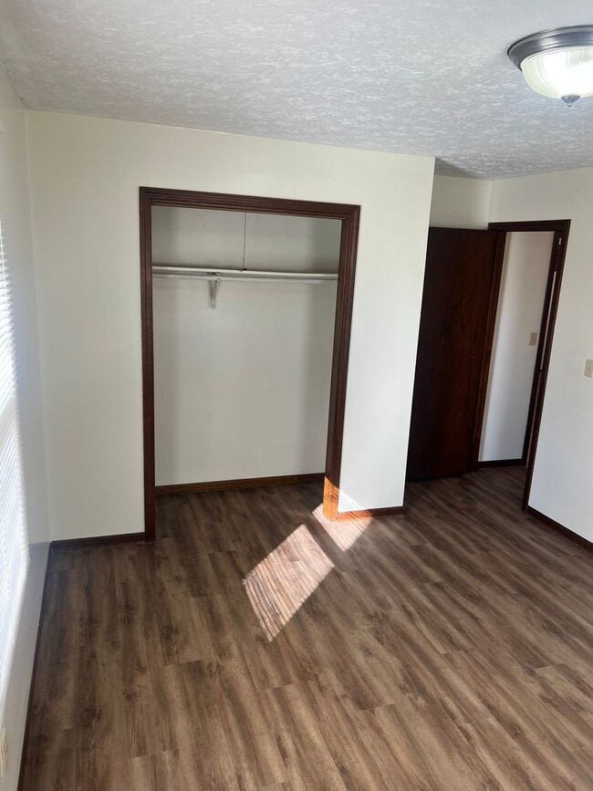 Building Photo - Spacious 3 Bedroom, 1 Bathroom Duplex