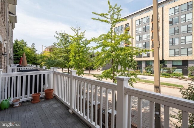 Building Photo - 1236 Harbor Island Walk
