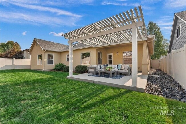 Building Photo - Stunning Home Near Warm Springs! FLEXIBLE ...
