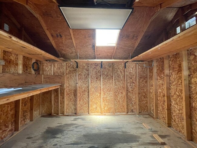 Building Photo - 3 bedroom home located in South Hutchinson